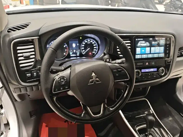 Mitsubishi Outlander — Фото автомобиля 12