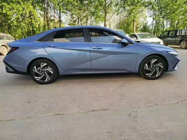 Hyundai Elantra — Фото автомобиля 9