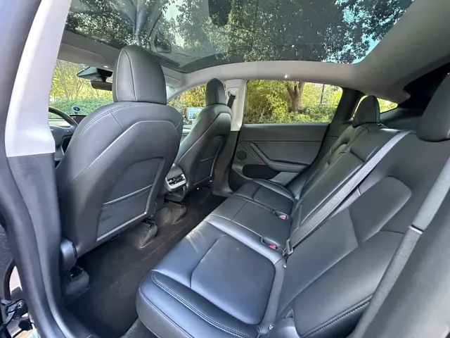 Tesla Model Y — Фото автомобиля 12