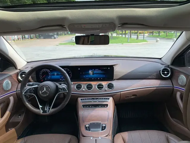 Mercedes-Benz E-Class — Фото автомобиля 6