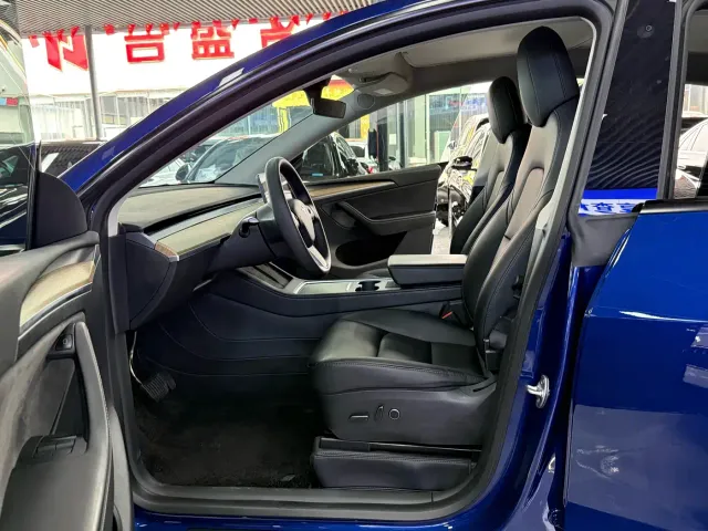 Tesla Model Y — Фото автомобиля 6