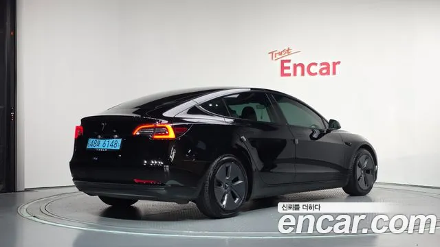 Tesla Model 3 — Фото автомобиля 2