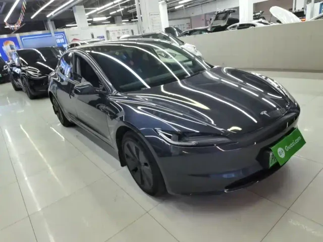 Tesla Model 3 — Фото автомобиля 3