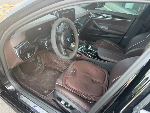BMW 5 Series — Фото автомобиля 9