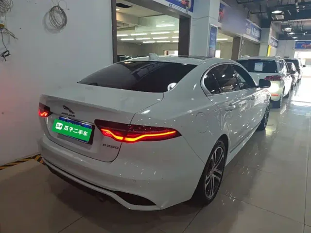 Jaguar XEL — Фото автомобиля 6