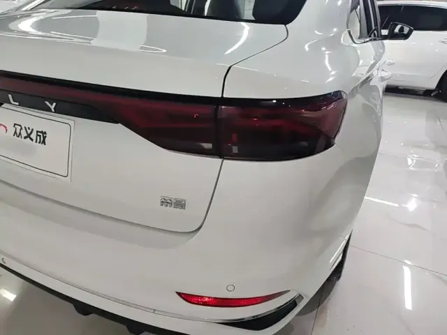 Geely Emgrand — Фото автомобиля 7
