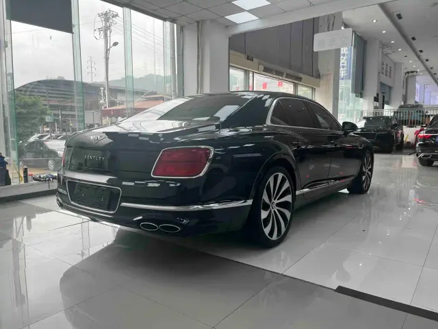 Bentley Flying Spur — Фото автомобиля 9