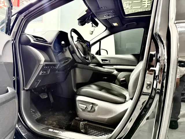 Toyota Sienna — Фото автомобиля 4