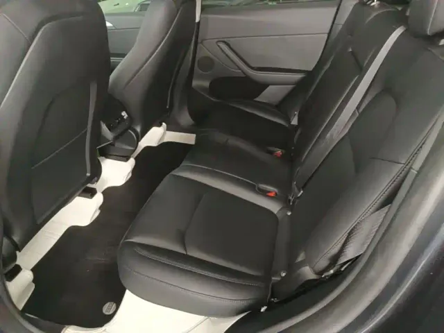 Tesla Model Y — Фото автомобиля 16