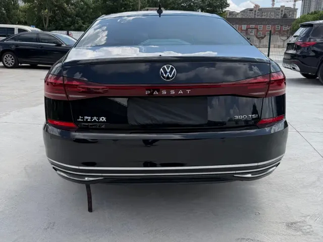 Volkswagen Passat — Фото автомобиля 15