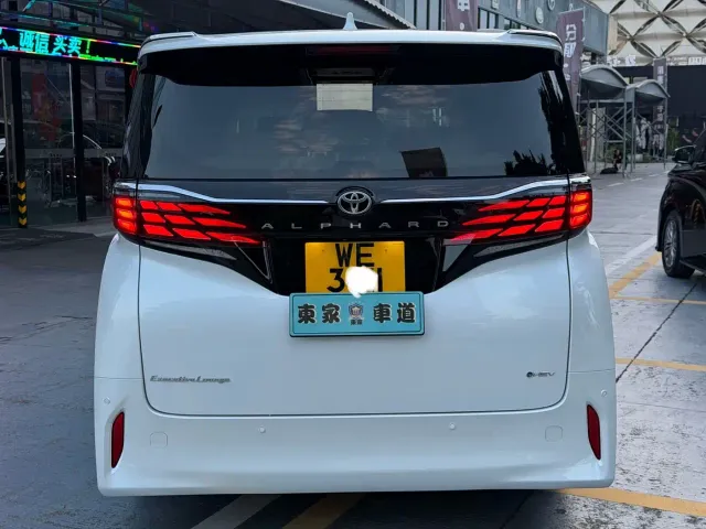Toyota Alphard — Фото автомобиля 26