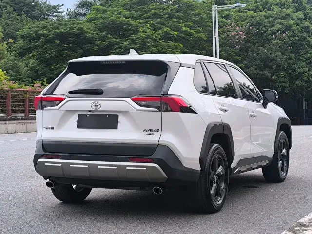 Toyota RAV4 — Фото автомобиля 6