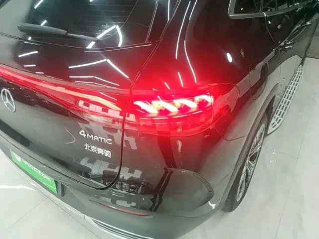 Mercedes-Benz EQE SUV — Фото автомобиля 7