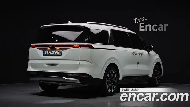 Kia Carnival — Фото автомобиля 2