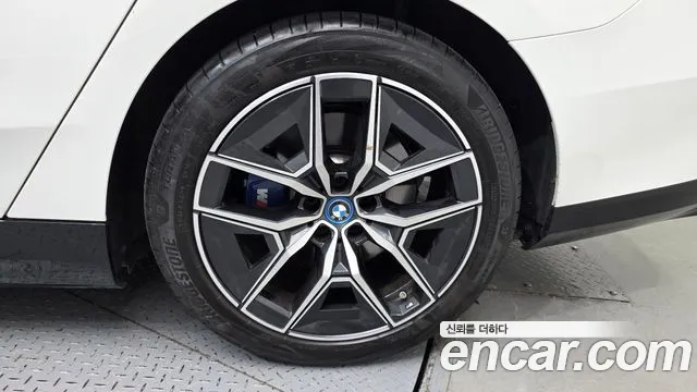 BMW i5 G60 — Фото автомобиля 21