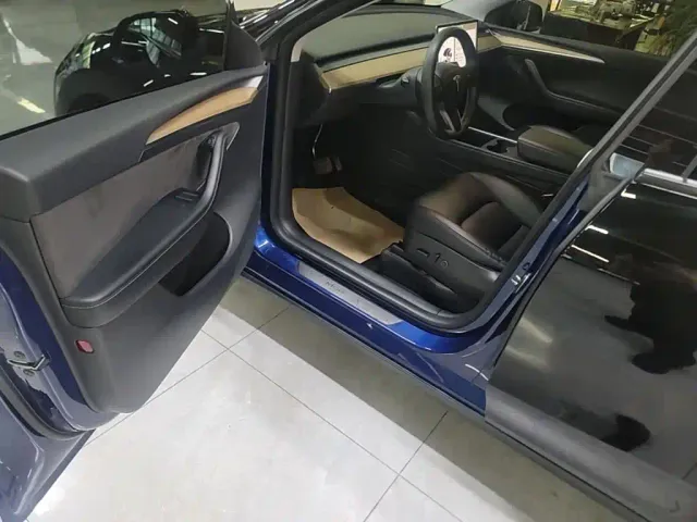 Tesla Model Y — Фото автомобиля 15