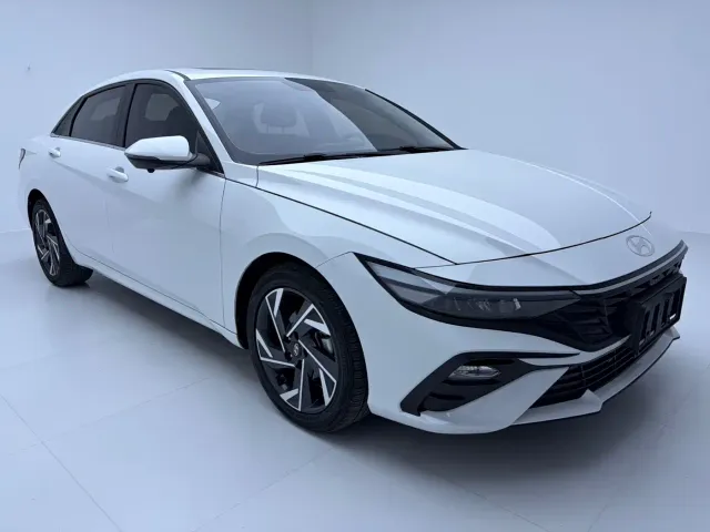 Hyundai Elantra — Фото автомобиля 3