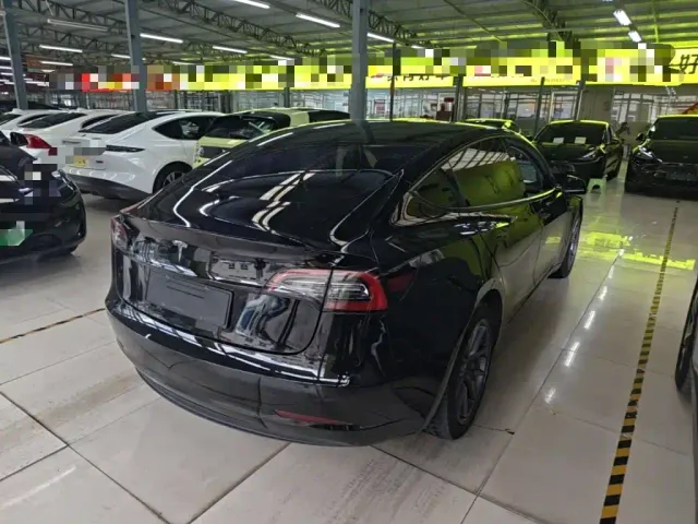 Tesla Model 3 — Фото автомобиля 6