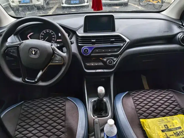 Changan Yuexiang — Фото автомобиля 12