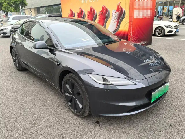 Tesla Model 3 — Фото автомобиля 3
