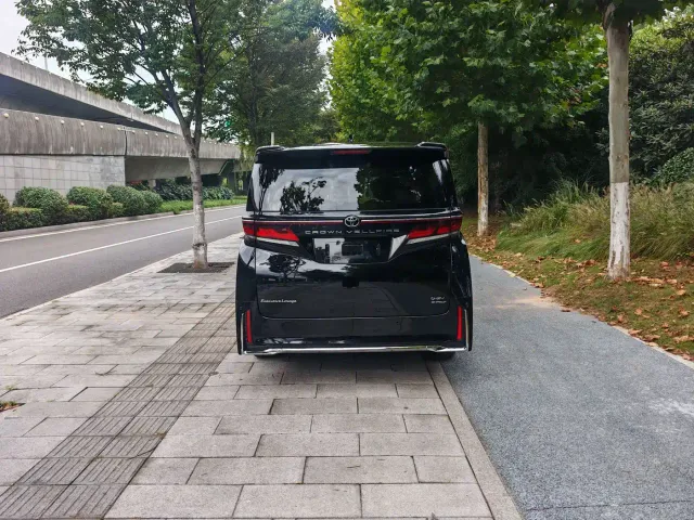 Toyota Vellfire — Фото автомобиля 8