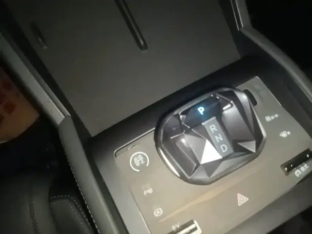 BYD Qin L — Фото автомобиля 13