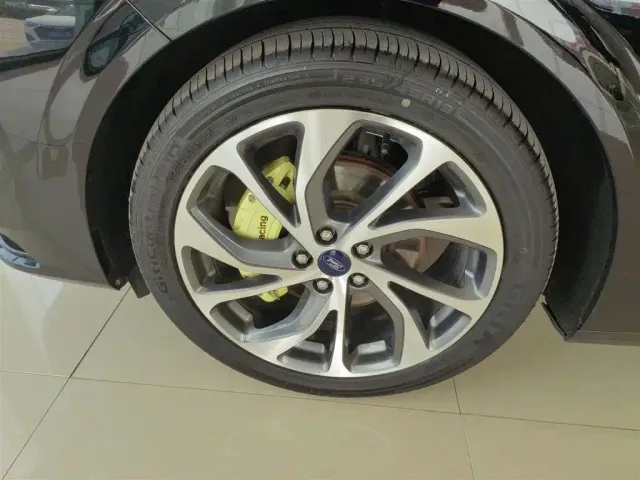 Ford Mondeo — Фото автомобиля 24