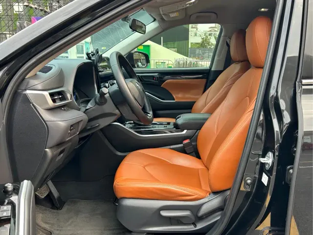 Toyota Highlander — Фото автомобиля 10