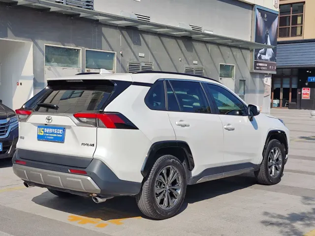 Toyota RAV4 — Фото автомобиля 5