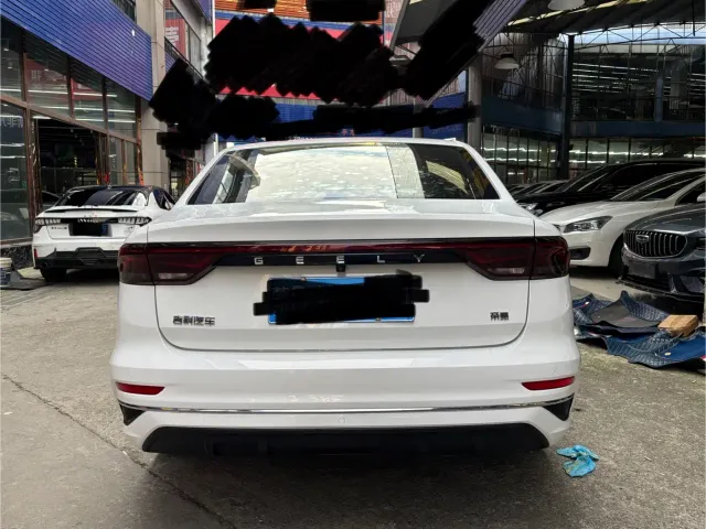 Geely Emgrand — Фото автомобиля 13