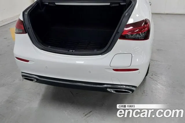 Mercedes-Benz E-Class — Фото автомобиля 11
