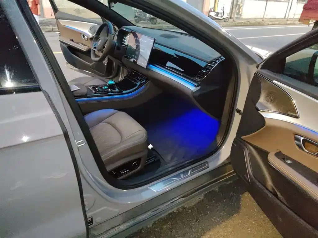 BYD Han 2025 DM-i Smart Driving Edition 125KM Honor — Фото автомобиля 21