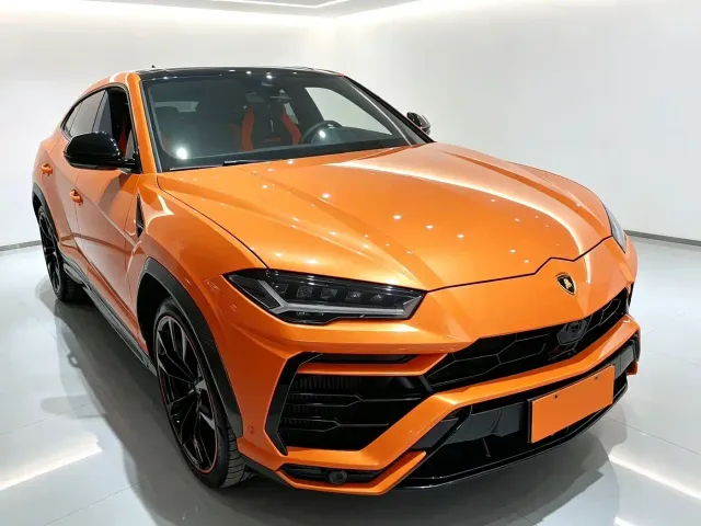 Lamborghini Urus — Фото автомобиля 3
