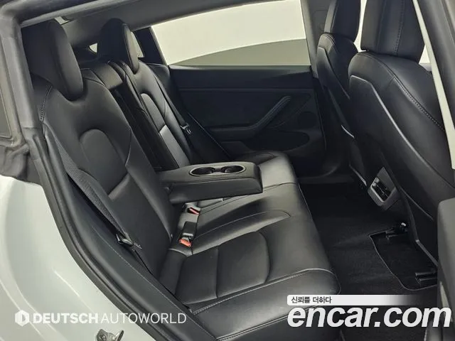 Tesla Model 3 — Фото автомобиля 12