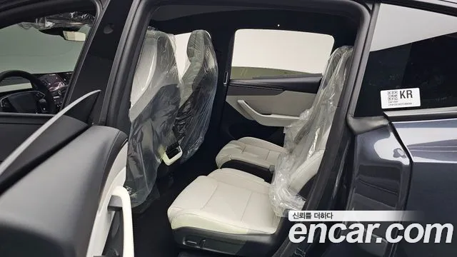 Tesla Model Y — Фото автомобиля 11