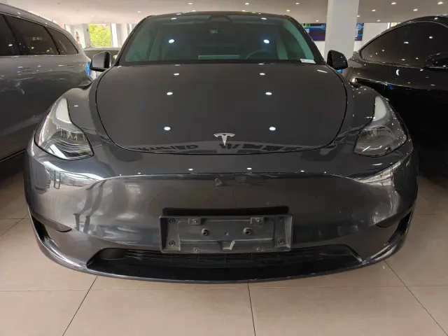 Tesla Model Y — Фото автомобиля 2