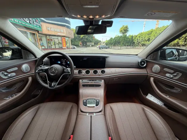 Mercedes-Benz E-Class — Фото автомобиля 5