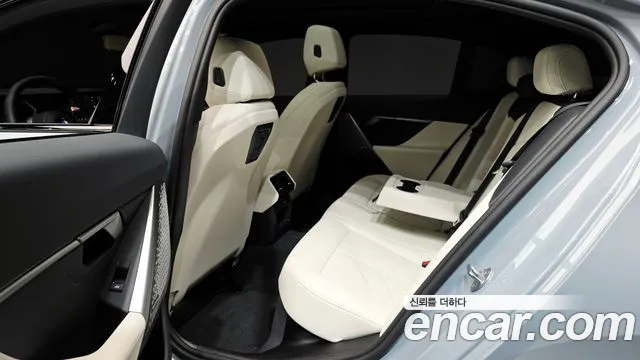 BMW 5 Series G60 — Фото автомобиля 11