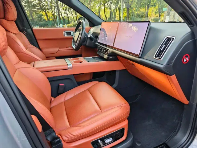 Li Auto L8 — Фото автомобиля 6