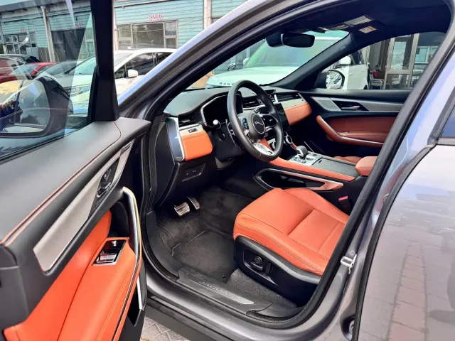 Jaguar F-Pace — Фото автомобиля 5
