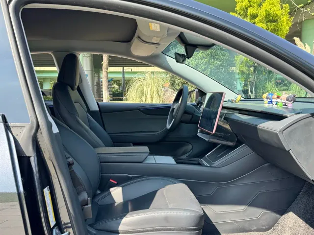 Tesla Model Y — Фото автомобиля 14