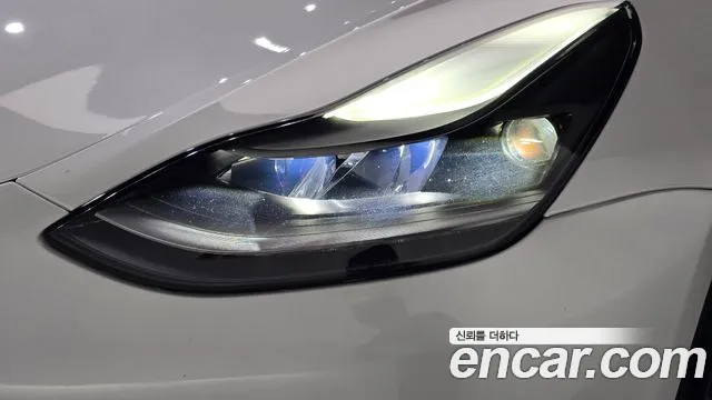 Tesla Model 3 — Фото автомобиля 22