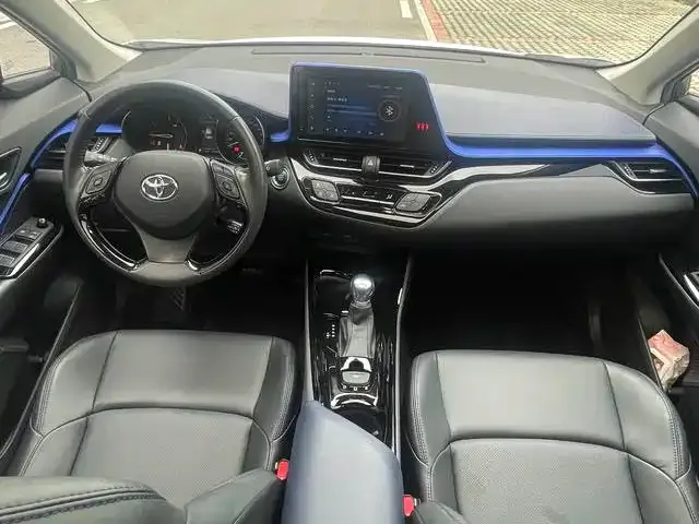 Toyota C-HR — Фото автомобиля 5