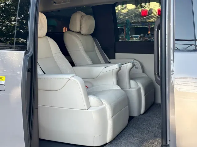 Li Auto MEGA — Фото автомобиля 22