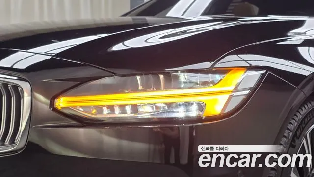 Volvo S90 — Фото автомобиля 7