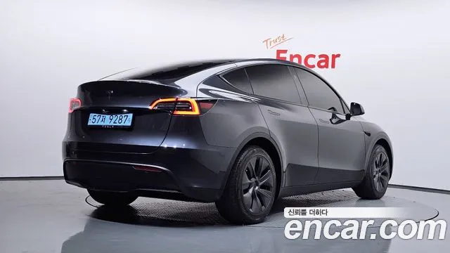 Tesla Model Y — Фото автомобиля 2