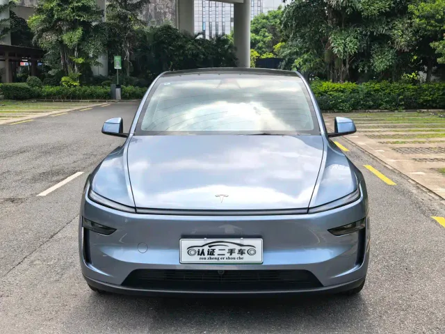 Tesla Model Y — Фото автомобиля 2