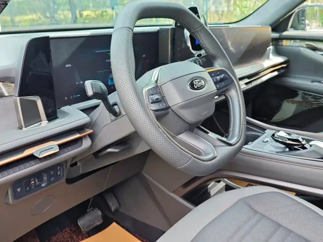 Ford Edge — Фото автомобиля 12