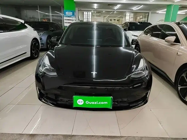 Tesla Model 3 — Фото автомобиля 2