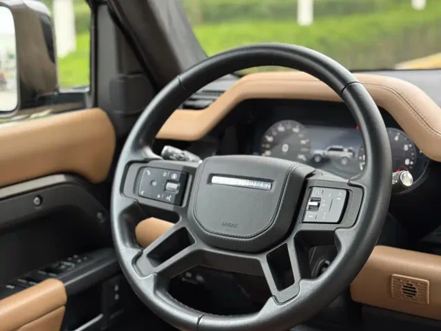 Land Rover Defender — Фото автомобиля 11
